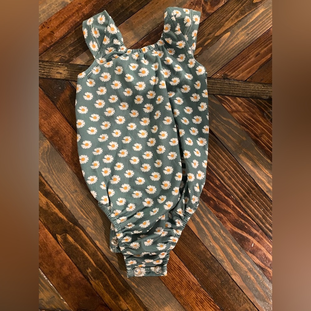 Bailey’s Blossoms onesie. 6-9mo.